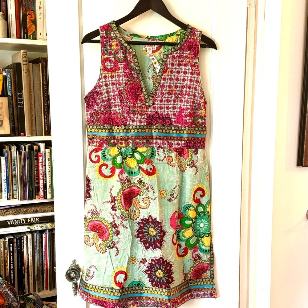 Colorful boho print sleeveless cotton split neck tunic style dress. perfect cond